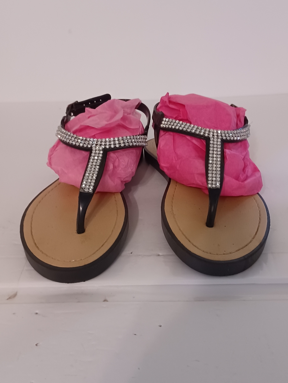 NWOT Womens VEEVEE Black T-Strap Rhinestone Sandals - Black and Tan Size 7/8
